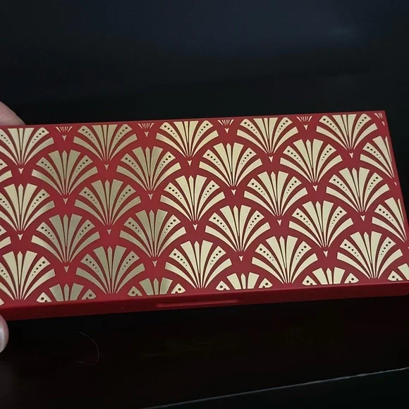 Estee Lauder Eyeshadow Palette - Nude and Rose Hues - Picture 6 of 7